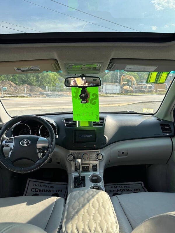 2011 Toyota Highlander SE