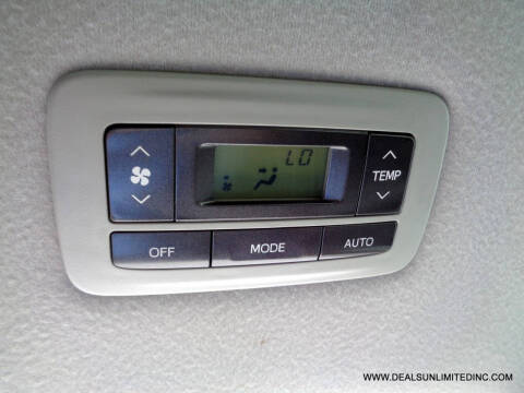 2013 Toyota Sienna SE 8-Passenger