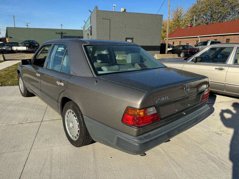1986 Mercedes-Benz E-Class