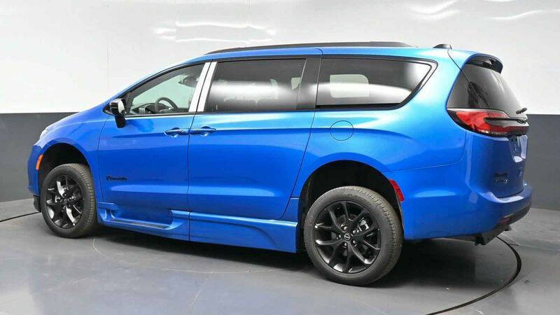 2026 Chrysler Pacifica Select