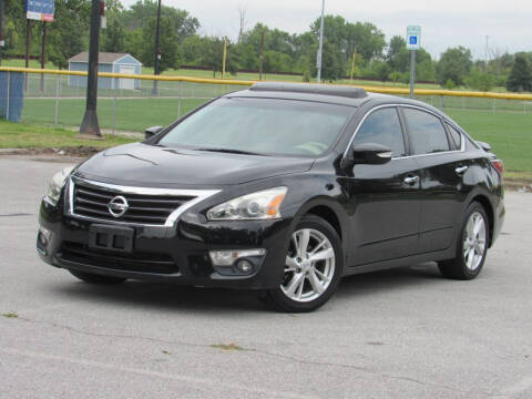 2015 Nissan Altima for sale at Highland Luxury in Highland IN