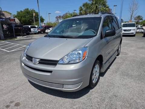2005 Toyota Sienna LE 8 Passenger