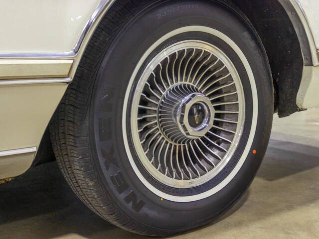 1977 Lincoln Mark V
