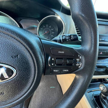 2017 Kia Sedona LX