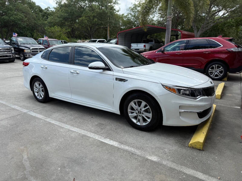 2016 Kia Optima LX's photo
