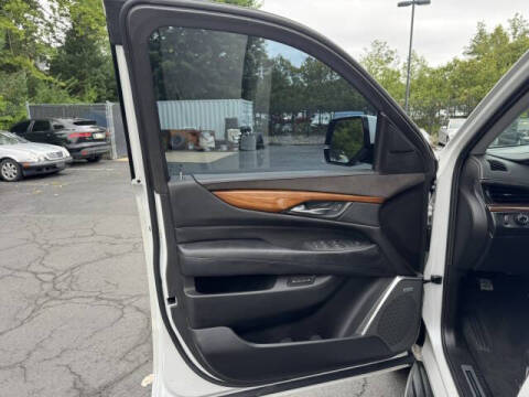 2016 Cadillac Escalade Standard