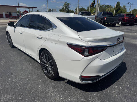 2023 Lexus ES 300h