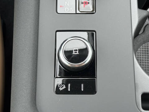 2025 Land Rover Discovery P300 Dynamic SE