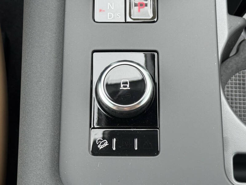 2025 Land Rover Discovery P300 Dynamic SE