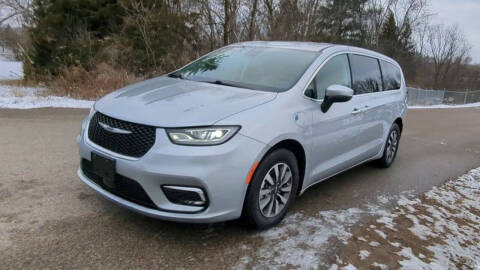 2023 Chrysler Pacifica Plug-In Hybrid Touring L