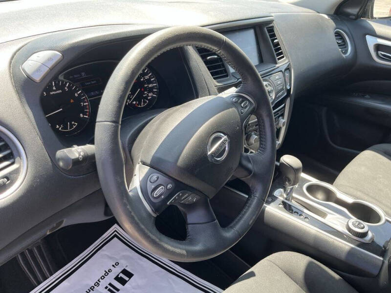 2020 Nissan Pathfinder SV