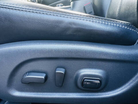 2017 Nissan Pathfinder SL