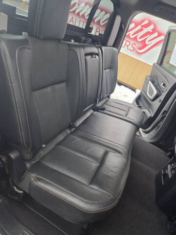 2017 Nissan Titan SV