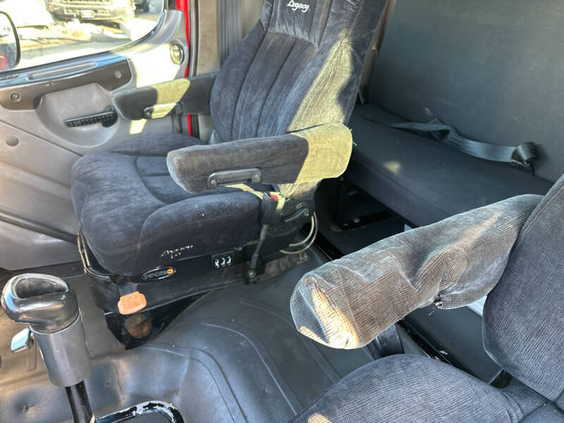 2005 Freightliner M2 106