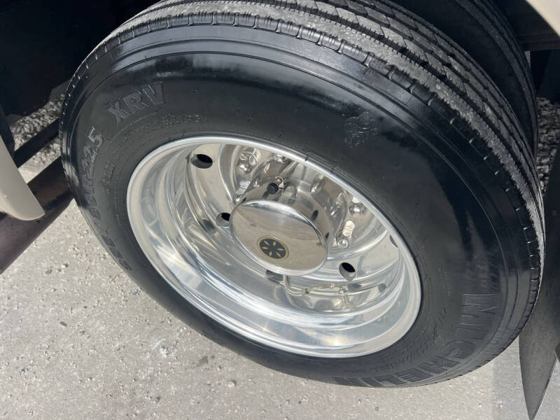 2013 Thor Motor Coach CHALLENGER 37GT