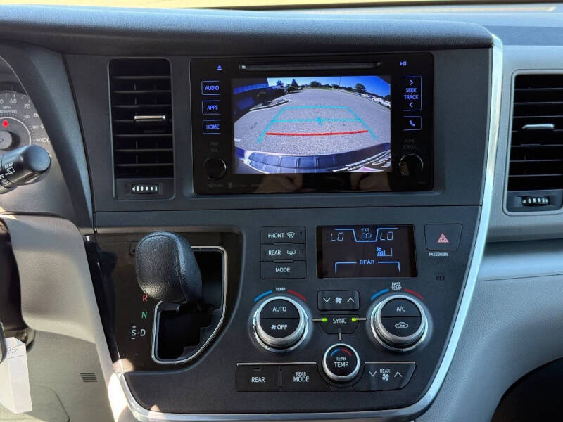 2017 Toyota Sienna LE 8-Passenger