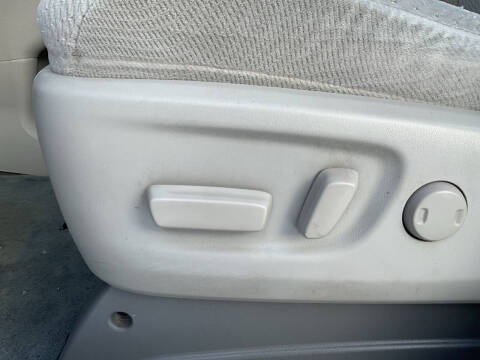 2011 Toyota Sienna LE 7-Passenger