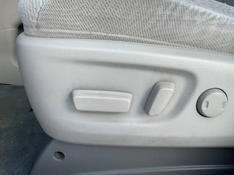 2011 Toyota Sienna LE 7-Passenger