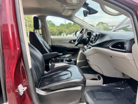 2017 Chrysler Pacifica Touring-L