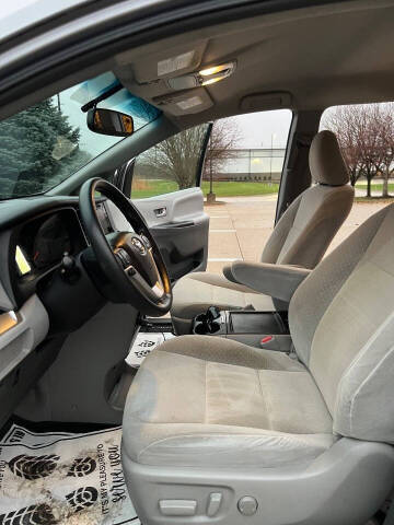 2017 Toyota Sienna LE 7-Passenger
