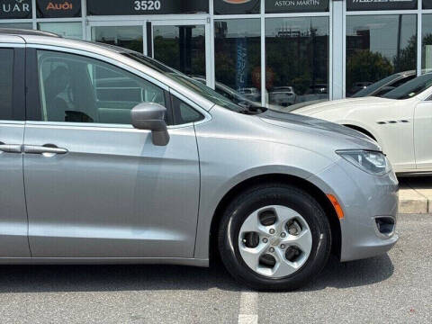 2017 Chrysler Pacifica Hybrid Premium