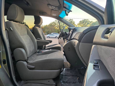 2009 Toyota Sienna LE 7-Passenger