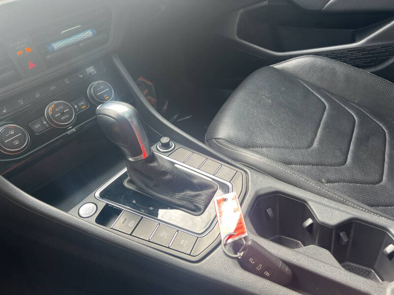 2019 Volkswagen Jetta SEL Premium