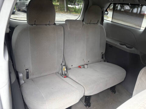 2012 Toyota Sienna LE 7-Passenger Auto Access Seat