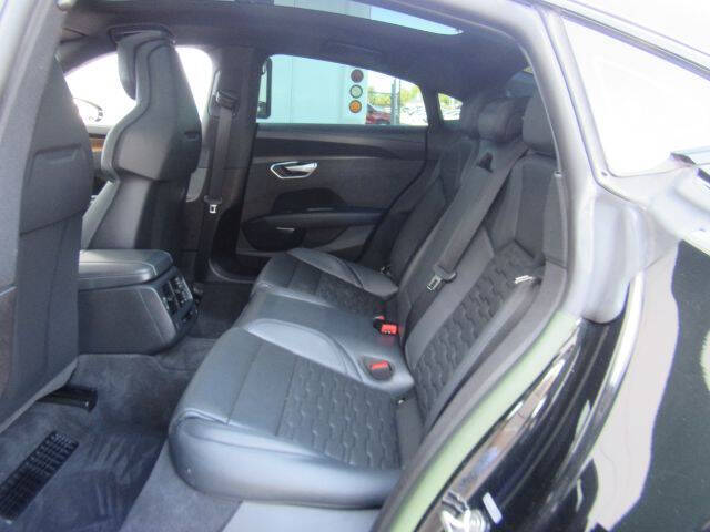 2023 Audi e-tron GT quattro Premium Plus