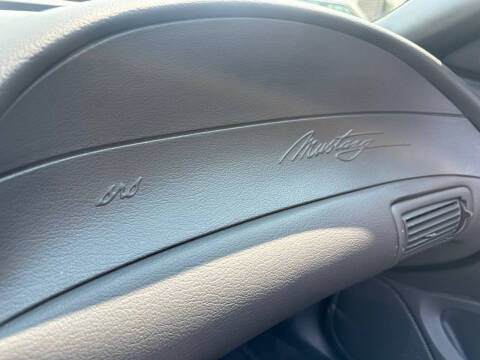 2004 Ford Mustang GT Deluxe