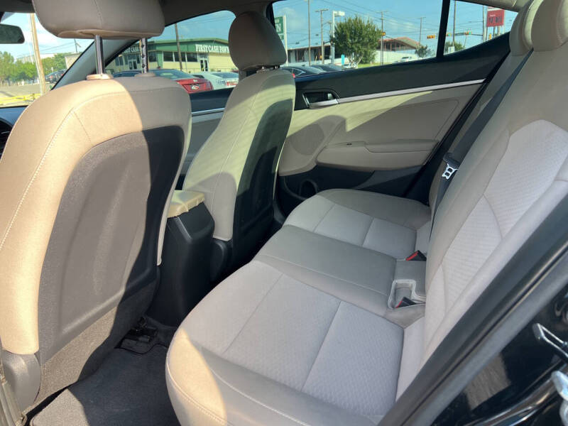 2020 Hyundai Elantra SE