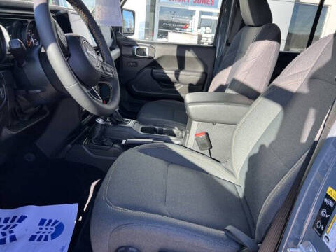 2024 Jeep Gladiator Sport S