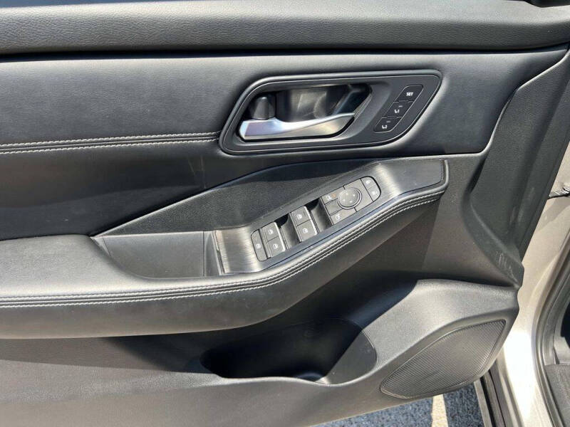 2025 Nissan Rogue SL