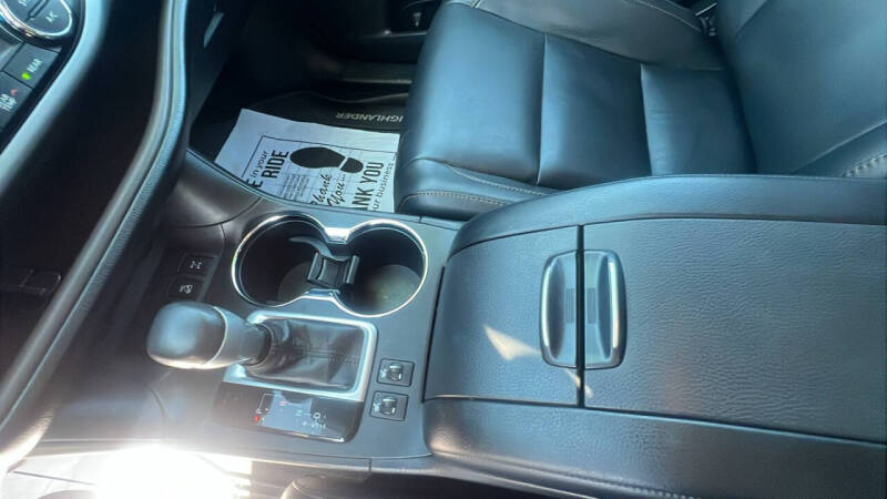 2017 Toyota Highlander SE