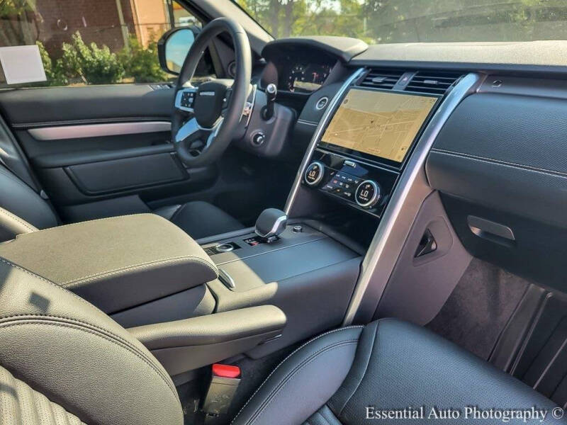 2024 Land Rover Discovery P300 Dynamic SE