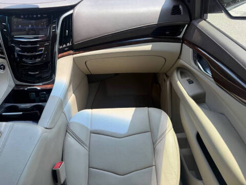 2016 Cadillac Escalade Luxury Collection