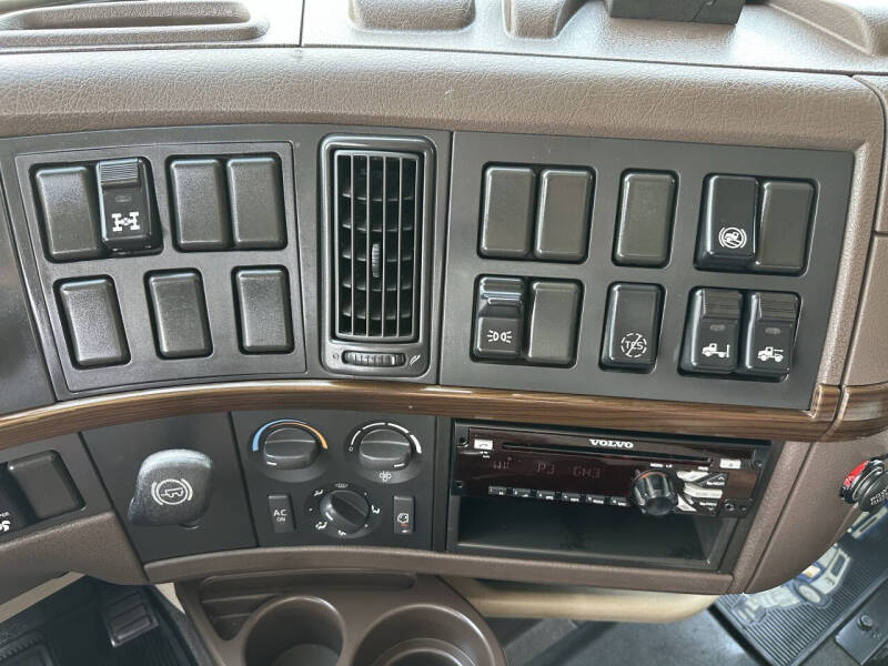2017 Volvo VNL