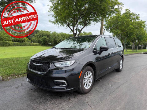 2023 Chrysler Pacifica Touring L