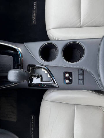 2016 Toyota Avalon XLE