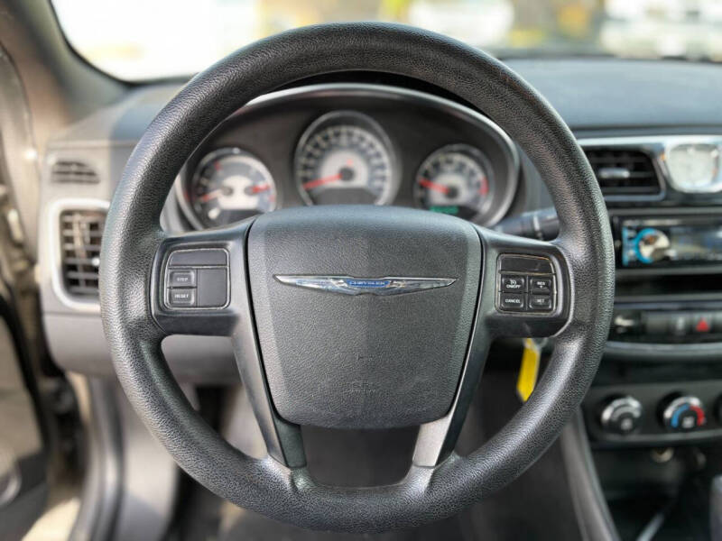 2013 Chrysler 200 LX