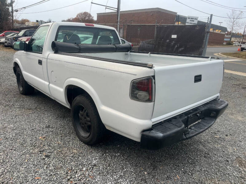 2003 Chevrolet S-10 Base photo 8