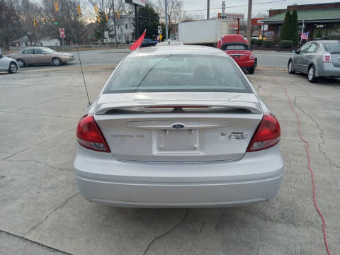 2005 Ford Taurus SE