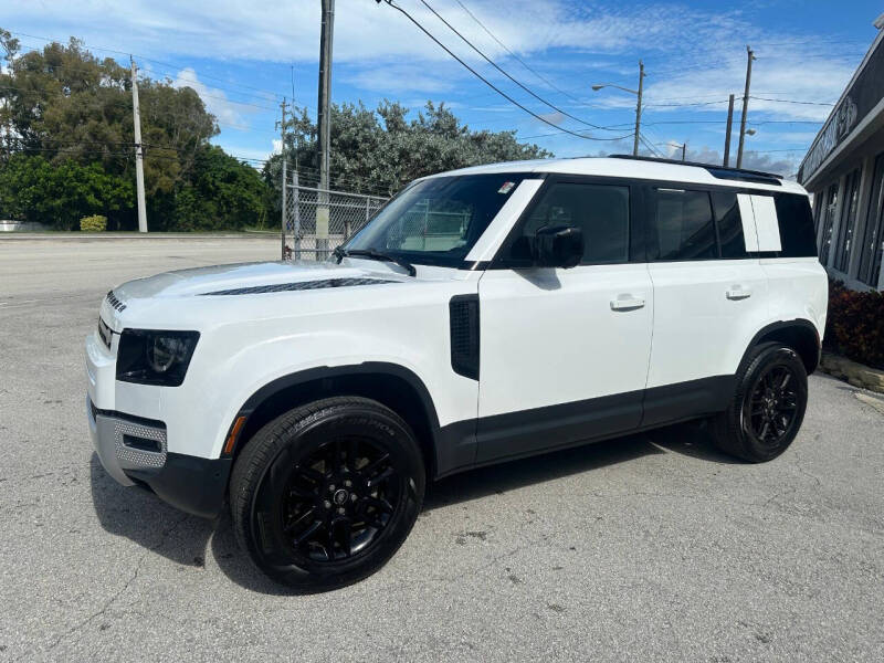 2025 Land Rover Defender S's photo