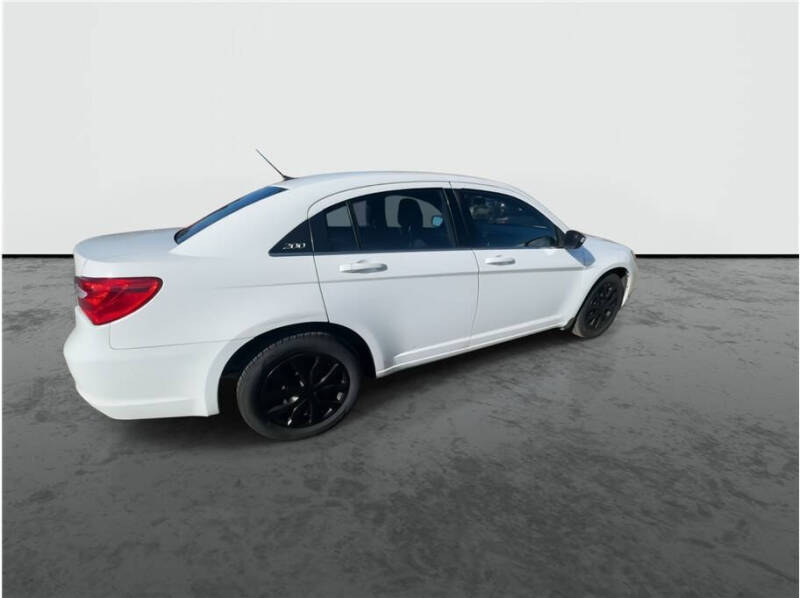 2014 Chrysler 200 LX