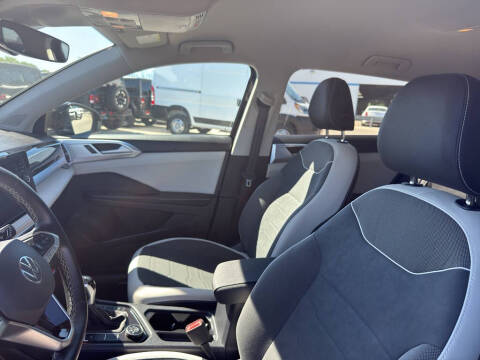 2025 Volkswagen Taos SE 4Motion