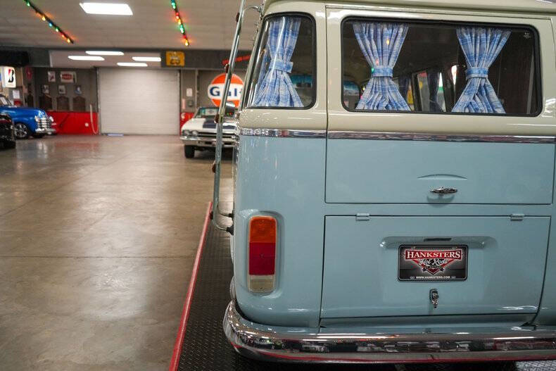 1976 Volkswagen Type 2 Westfalia Camper Bus