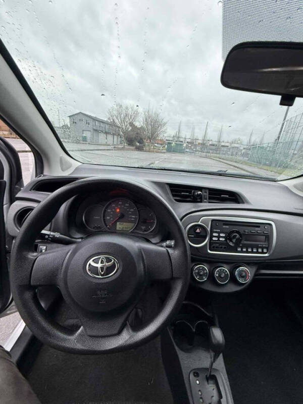 2014 Toyota Yaris 3-Door L Fleet