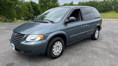 2005 Chrysler Town and Country for sale at 411 Trucks & Auto Sales Inc. in Maryville TN
