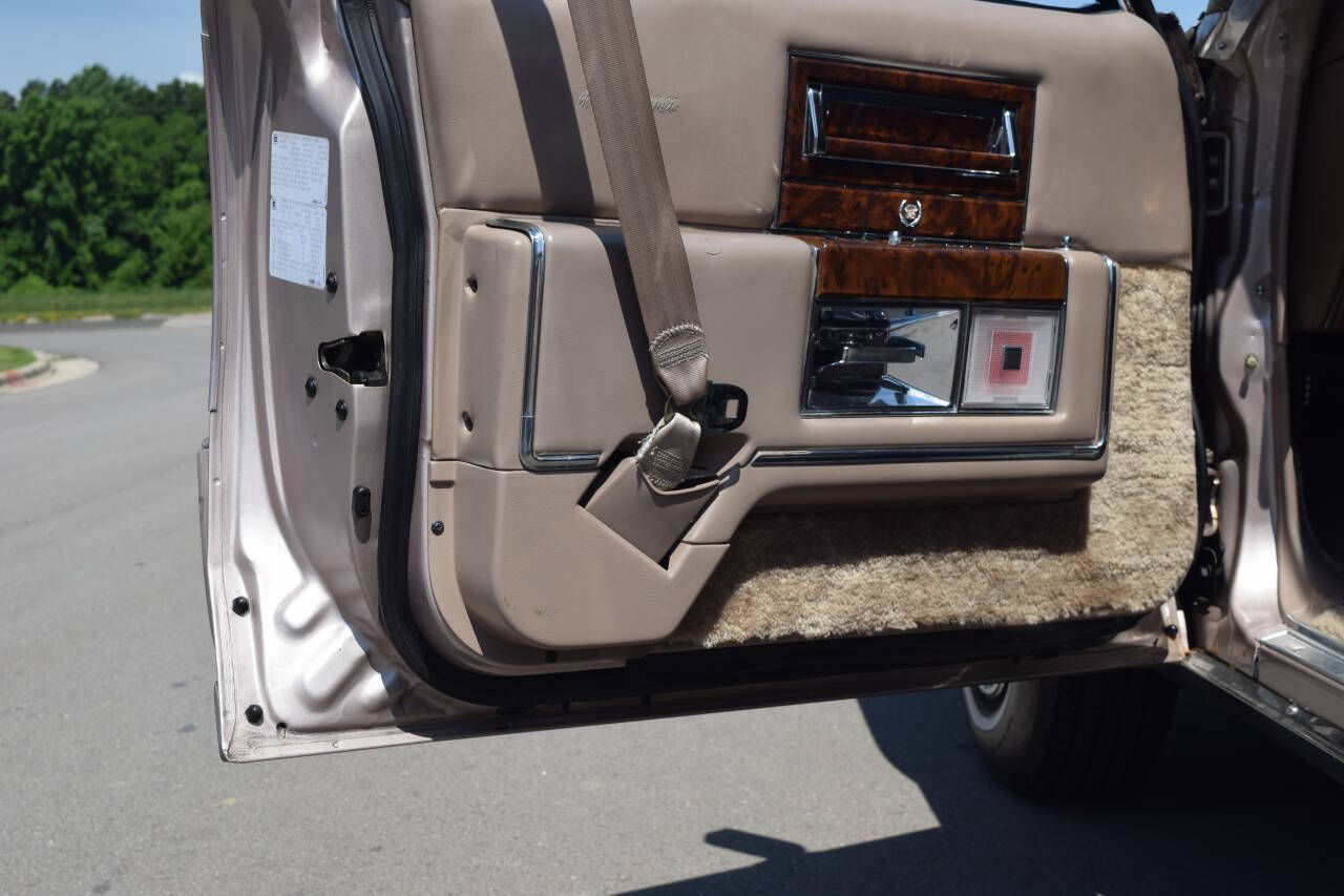 1991 Cadillac Brougham 204