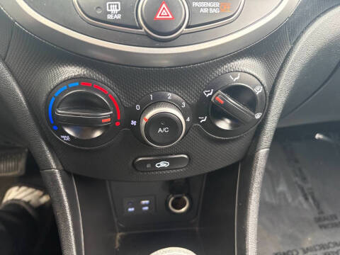 2017 Hyundai Accent SE